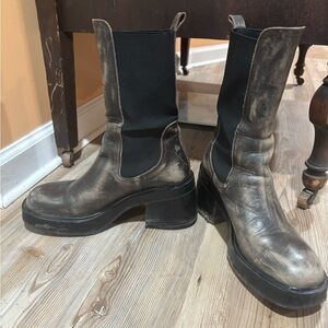 Steve Madden Flynn Chunky Platform Chelsea Boots in Distressed Taupe size 40